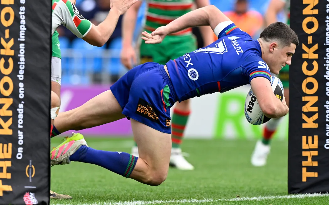 Warriors tranh tài ngày chung kết NRL: Toàn bộ thông tin bạn cần biết 2 Jett Cleary dives over for a try. The Knock On Effect NSW Cup Rugby League. One New Zealand Warriors v South Sydney Rabbitohs.