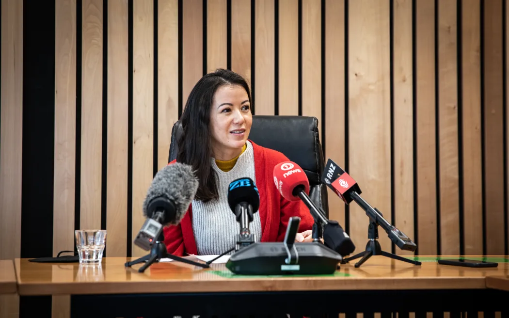 Bộ trưởng Môi trường bị chỉ trích vì "im lặng" trước các dự án cấp tốc 2 Lan Pham