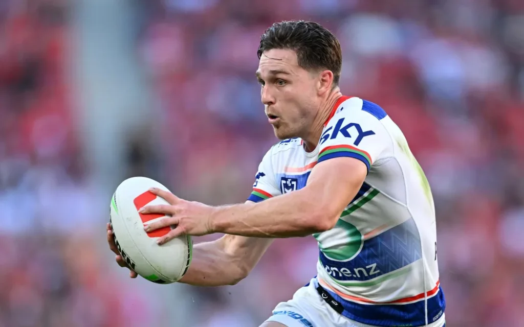 Warriors 'trói chân' ngôi sao Luke Metcalf bằng hợp đồng khủng đến năm 2028 1 Warriors halfback Luke Metcalf
