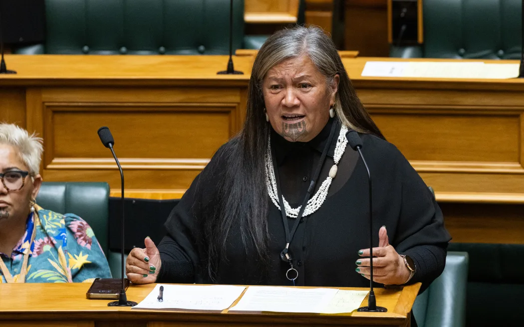 Te Pāti Māori trấn an nội bộ giữa lùm xùm cắt đứt quan hệ với Toitū Te Tiriti 3 Te Pāti Māori MP, Mariameno Kapa-Kingi speaking in the House.