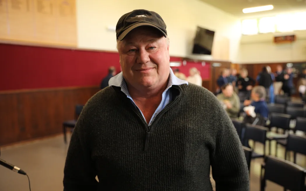 Clutha: Cư dân vùng bão lũ được lắng nghe tại các cuộc họp cộng đồng 3 Logging contractor Mike Hurring at Simpson Park hall in Lawrence, Otago