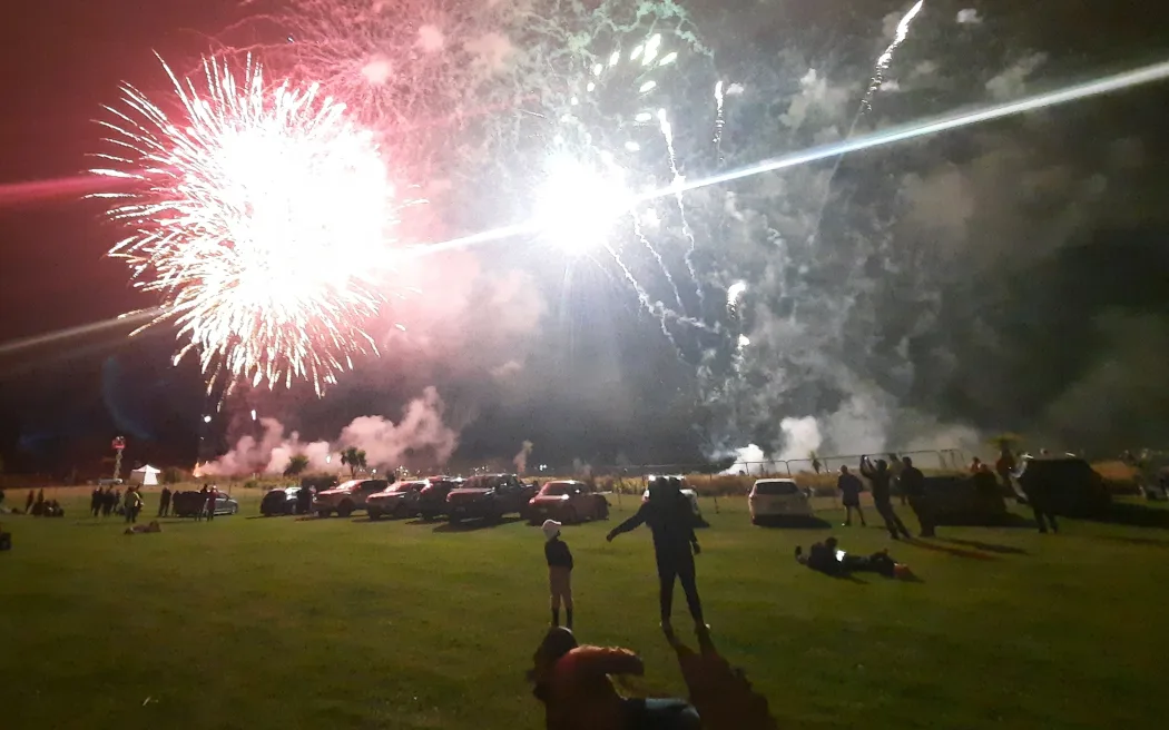 New Zealand: Tranh cãi 'nảy lửa' về lệnh cấm pháo hoa khi Guy Fawkes Day cận kề 4 Timaru fireworks for NY 2024/5