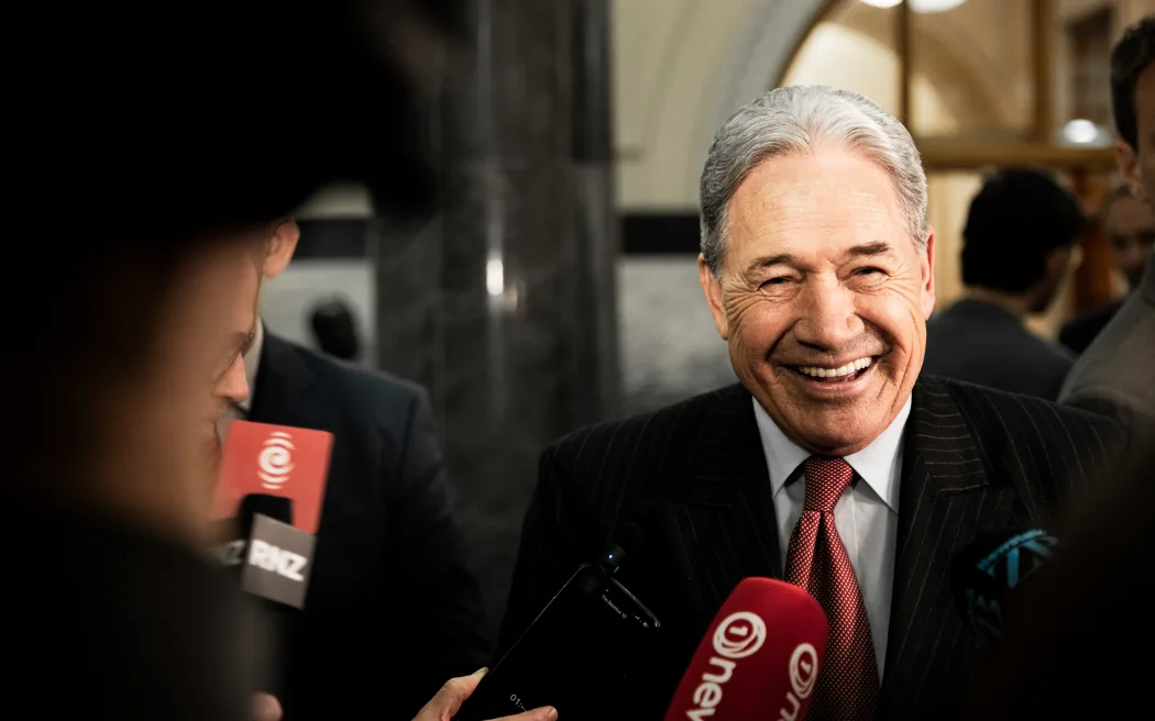 Khảo sát Curia: Đảng Quốc gia New Zealand mất điểm, khối cánh tả có thể nắm quyền 2 Winston Peters