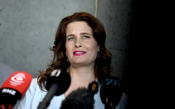 Đảng Lao động 'tố' chính phủ 'bán tháo tài sản gia đình' khi rao bán chứng khoán Chorus UFB 2 Minister of Finance Nicola Willis at a media stand up in Auckland, 25 August 2025.