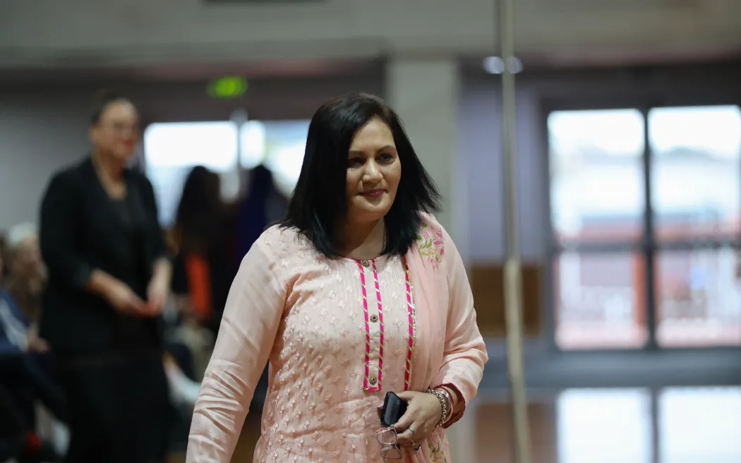 Doanh nghiệp bán lẻ New Zealand ủng hộ đề xuất 'linh hoạt' về phụ phí thẻ tín dụng 2 Parmjeet Parmar is ACT party's Indian-origin list MP.