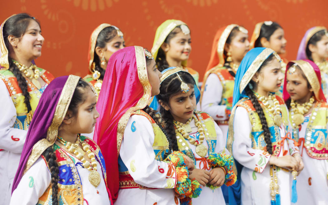 Lễ hội Diwali tại Auckland bùng nổ sắc màu, đa dạng trải nghiệm 4 Diwali performer, Aotea Square, 11 October.