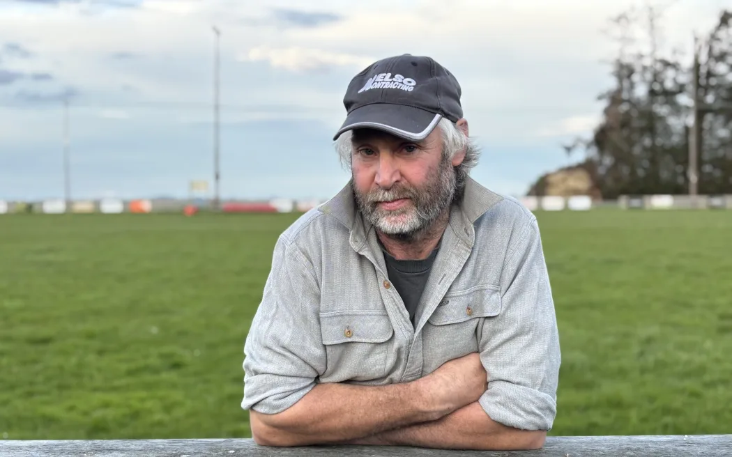 Nông dân Clutha kêu gọi hỗ trợ khẩn cấp sau bão gió tàn phá nặng nề 3 One week since a wind storm tore through the country's south, some Clutha district farmers say the financial hit could be harsher than they originally feared.