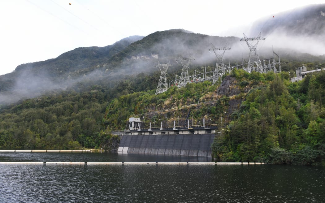 Quốc hội New Zealand 'nóng' tranh luận về chi phí năng lượng 8 Manapouri Power Station on the western arm of Lake Manapouri in New Zealand
