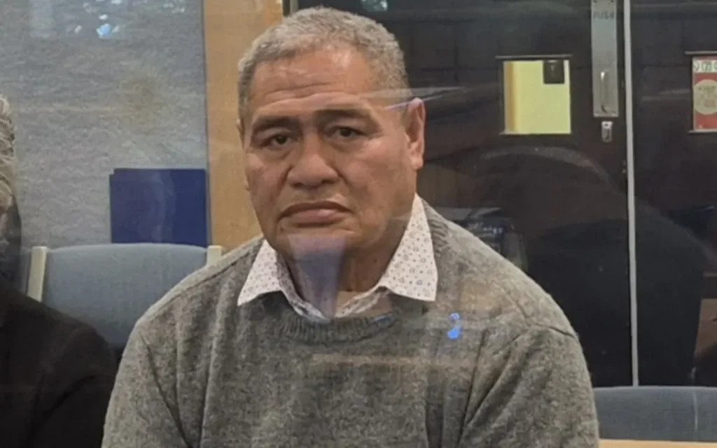 Bị cáo vụ nô lệ bị tố chiếm đoạt hơn 78.000 USD của nạn nhân 1 Moeaia Tuai is on trial accused of controlling two young people, keeping their passports and pay, sexual violation and assault.