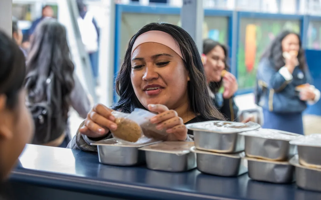 Bữa trưa học đường: Tám tháng trôi qua, vấn đề vẫn chồng chất 3 School Lunch