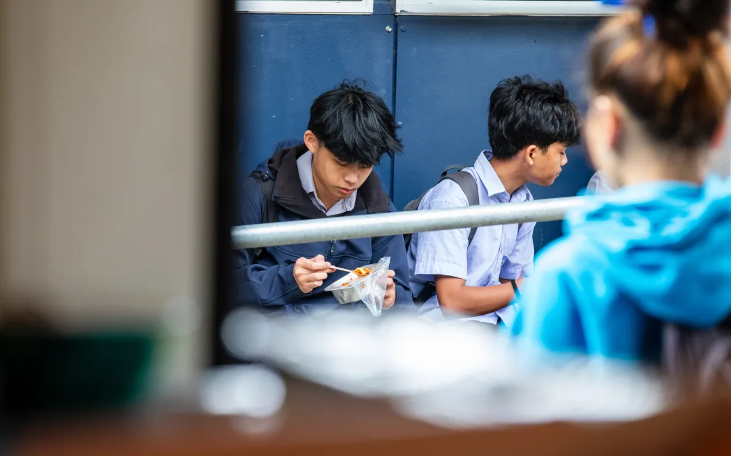 Bữa trưa học đường: Tám tháng trôi qua, vấn đề vẫn chồng chất 5 School Lunch