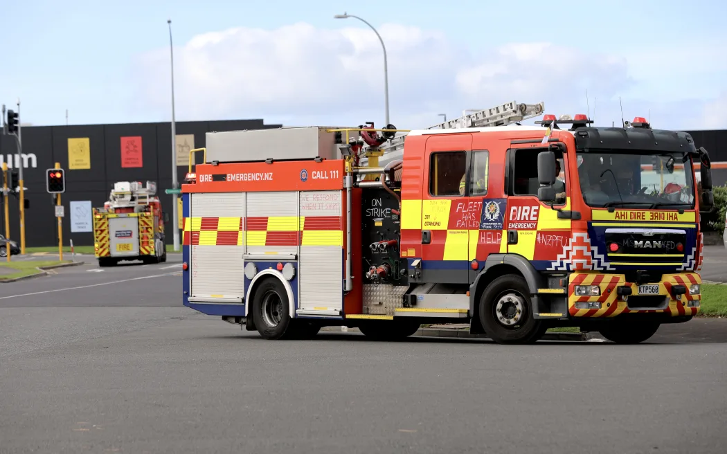 Sơ tán khẩn cấp nhiều doanh nghiệp ở Auckland vì rò rỉ khí hóa chất 3 FENZ chemical spill fire call out in Papatoetoe - Oct 15 - can be used as a generic