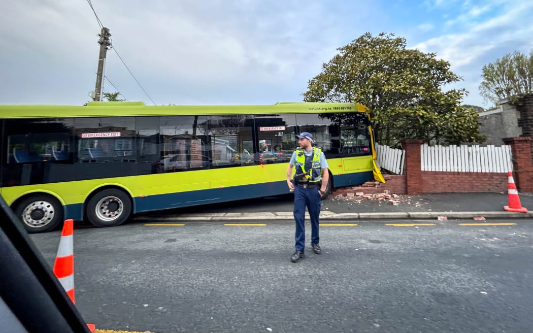 A bus has crashed in Kilbirnie