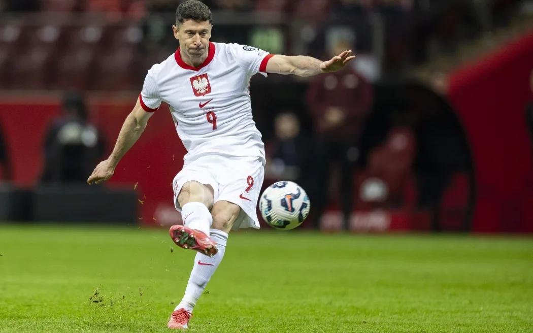 All Whites đại chiến Ba Lan: Toàn bộ thông tin bạn cần biết 3 Poland's Robert Lewandowski.