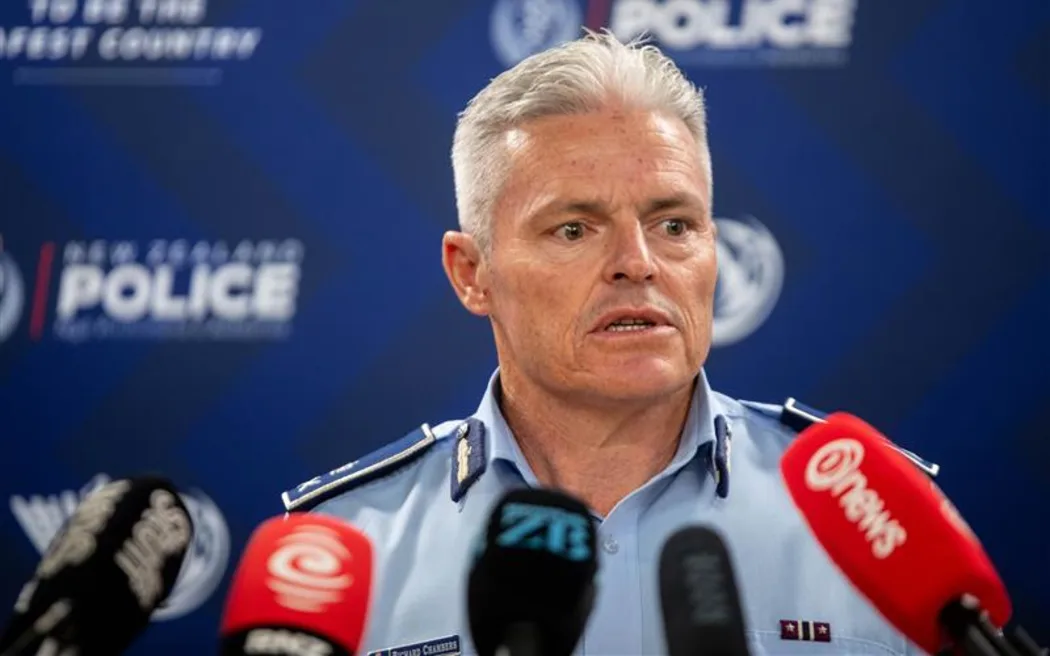 Bê bối cựu phó cảnh sát trưởng Jevon McSkimming: Hàng loạt nhân viên cảnh sát bị điều tra sau kiểm toán nội bộ 2 Tom Phillips standup In Hamilton: Police Commissioner Richard Chambers