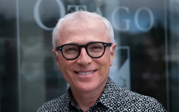 Nguy cơ dịch sởi bùng phát tồi tệ hơn 2019: Lời cảnh báo từ chuyên gia Michael Baker 2 Professor Michael Baker, Director, Public Health Communication Centre, and Department of Public Health, University of Otago Wellington