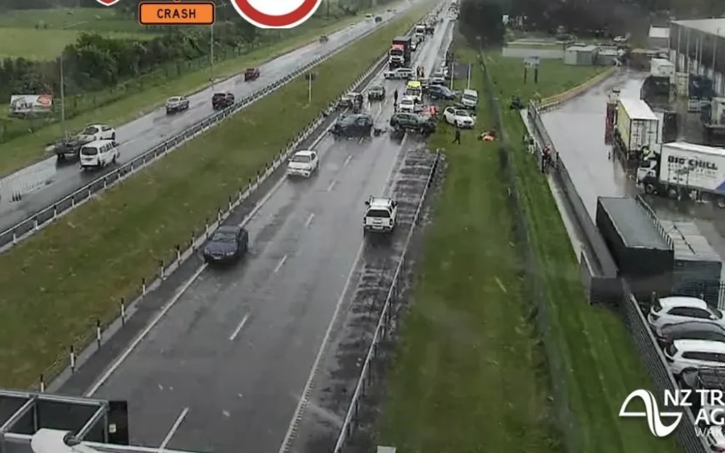 Cao tốc phía Bắc Christchurch tê liệt vì tai nạn liên hoàn 1 A multi-vehicle crash occurred on SH1 north of Christchurch on Tuesday 28 October 2025.