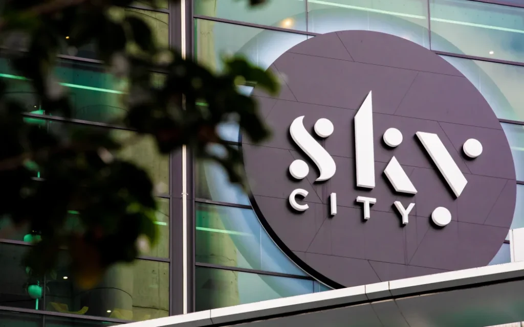 SkyCity giao dịch dưới giá trị sổ sách: Chuyên gia Forsyth Barr lên tiếng cảnh báo 1 Sky city in Auckland CBD.
