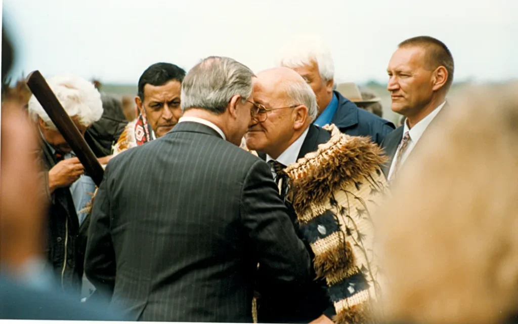 Tā Tipene O'Regan and Prime Minister Jim Bolger hongi during the pōwhiri before the signing of the Ngāi Tahu Deed of Settlement