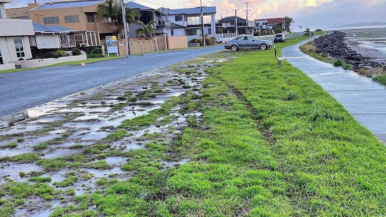 Bờ sông Tauranga chìm trong vấn nạn nẹt pô, ma túy 4 Tauranga City Council is making changes to Harbour Dr in Ōtūmoetai to stop drug use and burnouts on the street.