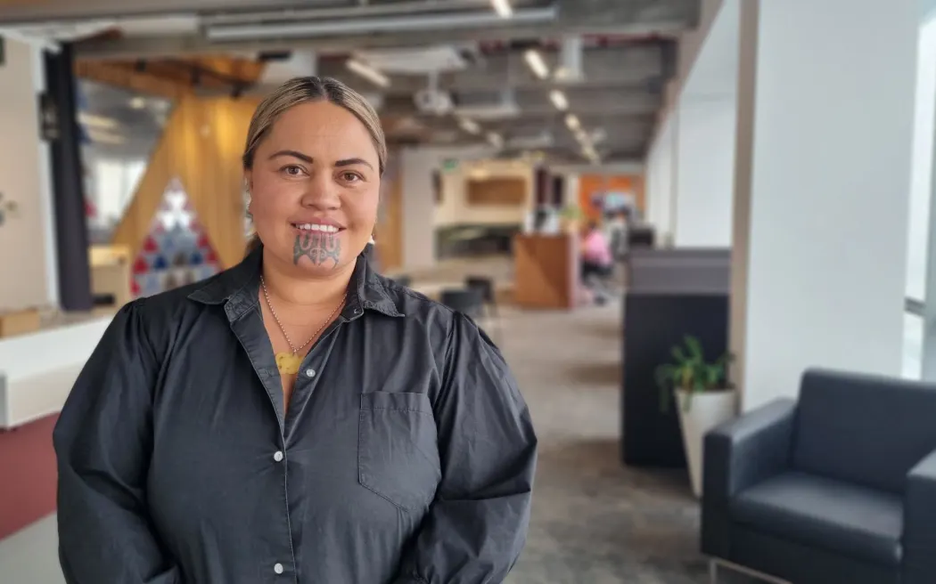 Tân Thị trưởng New Plymouth dọa "khai tử" tuyến đường xe đạp gây tranh cãi "Tim Tam Alley" 5 Te Waka McLeod said she's hopeful the new mayor will be open to Māori perspectives even if he voted against retaining a Māori ward.
