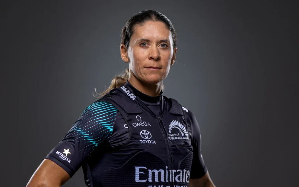 “Không ai muốn bị chọn vì ‘chỉ tiêu’”: Nữ thủy thủ Jo Aleh và bước ngoặt tại America’s Cup 1 Team New Zealand's Jo Aleh