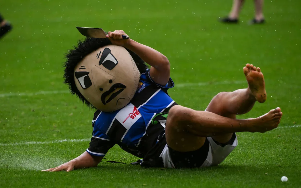Cuộc đua Linh vật NPC: Truyền thống "khó đỡ" khuấy đảo New Zealand 4 The controversial Barrie The Butcher.