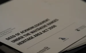 the deed of acknowledgement was signed o Waitākere Ranges: Thỏa thuận lịch sử củng cố quan hệ đối tác bảo tồn