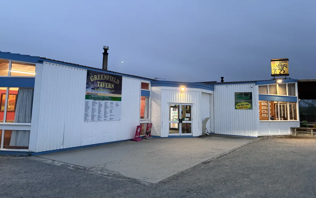 Chủ quán rượu ở Clyde Valley biến quán thành trung tâm cứu trợ người dân vùng bão 2 The Greenfield Tavern.