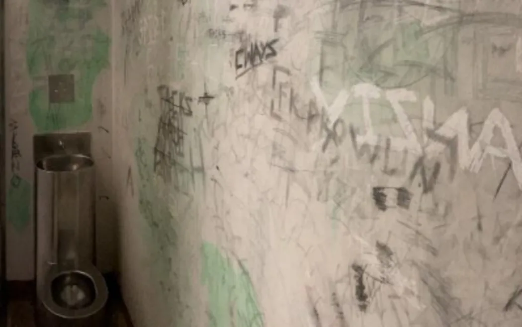 Biệt Giam Trẻ Vị Thành Niên Hàng Ngày: Lạm Dụng Hay Giải Pháp Cuối Cùng? 5 The toilet in a secure care room at Te Puna Wai o Tuhinapo, in Christchurch.