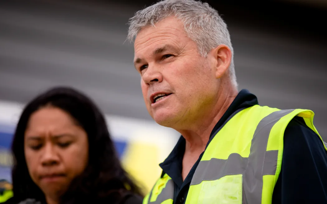 Cựu lãnh đạo Phòng vệ Dân sự xin lỗi gia đình nạn nhân bão Gabrielle 2 Hawke's Bay Civil Defence controller Ian Macdonald