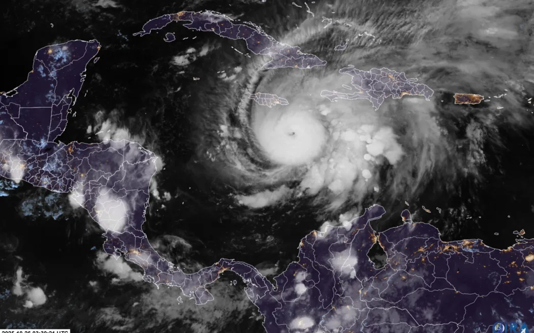 Mùa xuân khắc nghiệt: Liệu có phải là 'bình thường mới'? 5 This RAMMB/CIRA satellite image shows Hurricane Melissa southeast of Jamaica at 03:30 UTC on 26 October, 2025.