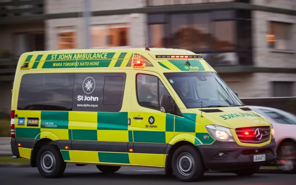told by a doctor to call 111 a seriousl Thời tiết cực đoan: Mưa lớn, gió giật gây mất điện, nhiều tuyến đường cao tốc đóng cửa