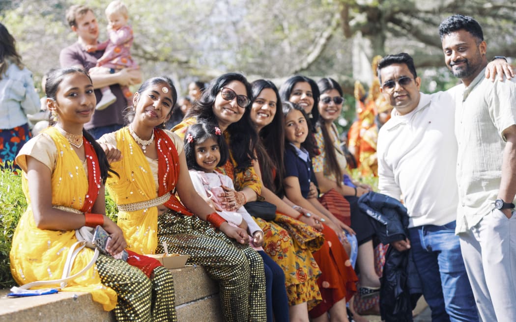 Lễ hội Diwali tại Auckland bùng nổ sắc màu, đa dạng trải nghiệm 7 Diwali family, Aotea Square, 11 October