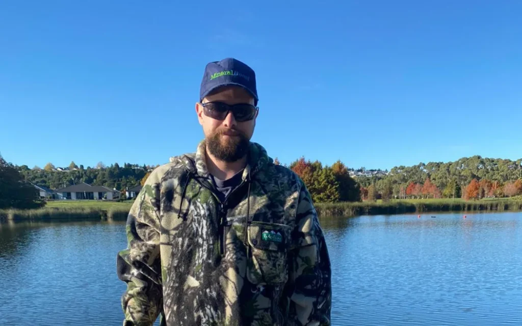 Cha của công nhân tử nạn trên băng chuyền: Con trai tôi lo lắng về áp lực thời gian làm việc 1 Wes and his dog Em.