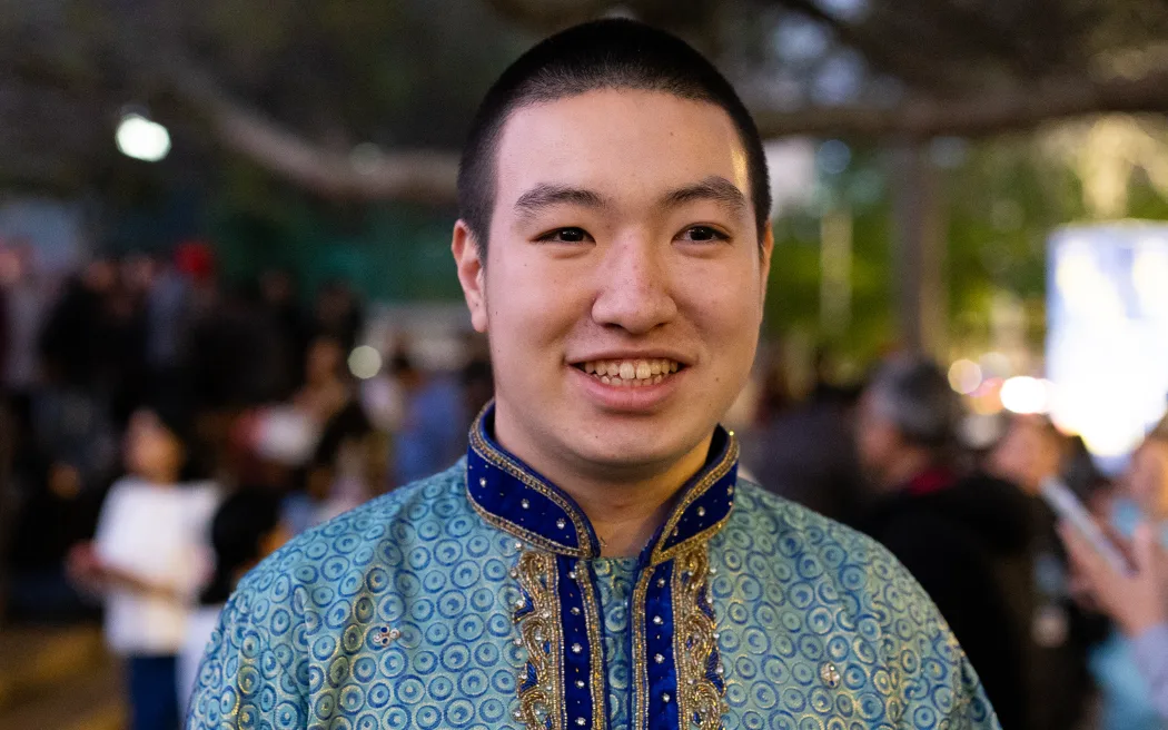 Lễ hội Diwali tại Auckland bùng nổ sắc màu, đa dạng trải nghiệm 8 Yaohua Zuo is an international student from China.