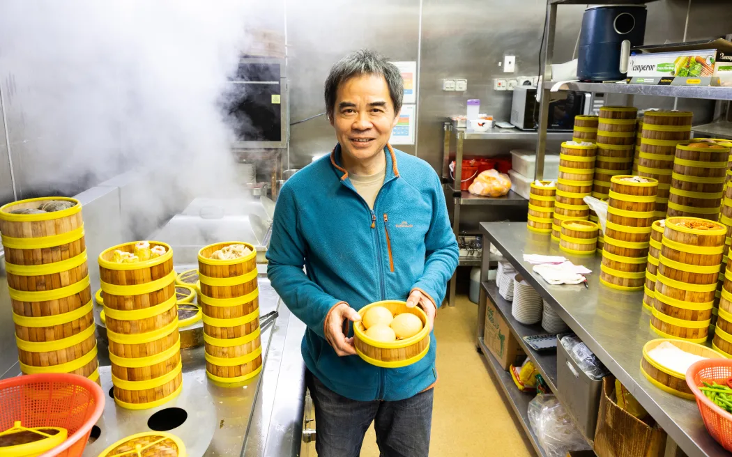 Ẩm thực yum cha ở Auckland 'hụt hơi': Các nhà hàng truyền thống lao đao 4 Zhuolun He, owner of Golden Rooster Chinese Restaurant
