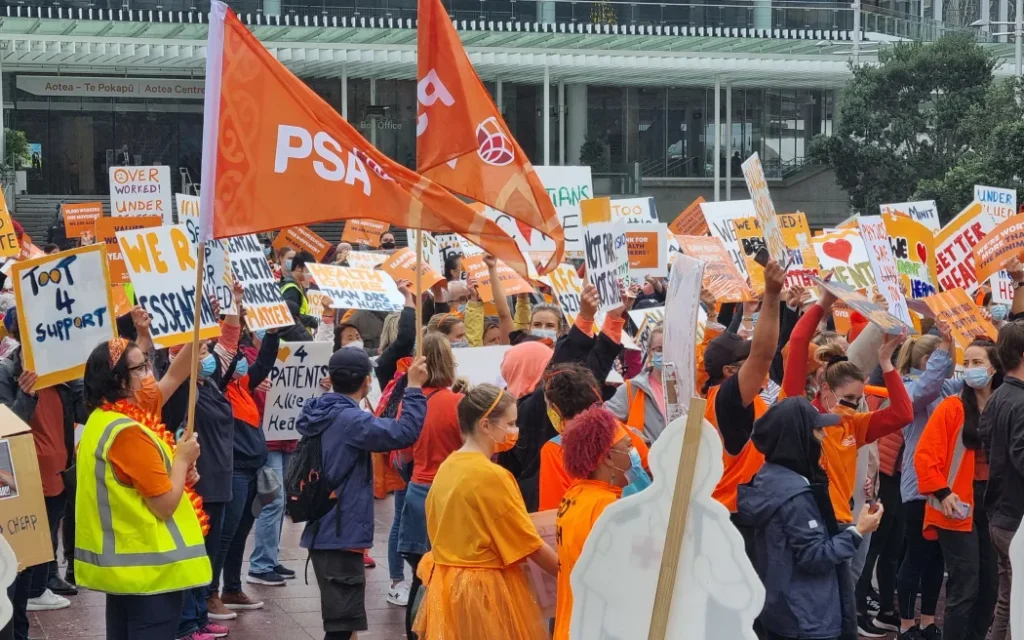 allied health workers will go on strike Hàng ngàn chuyên gia y tế đồng minh bỏ phiếu đình công sau khi hòa giải bất thành
