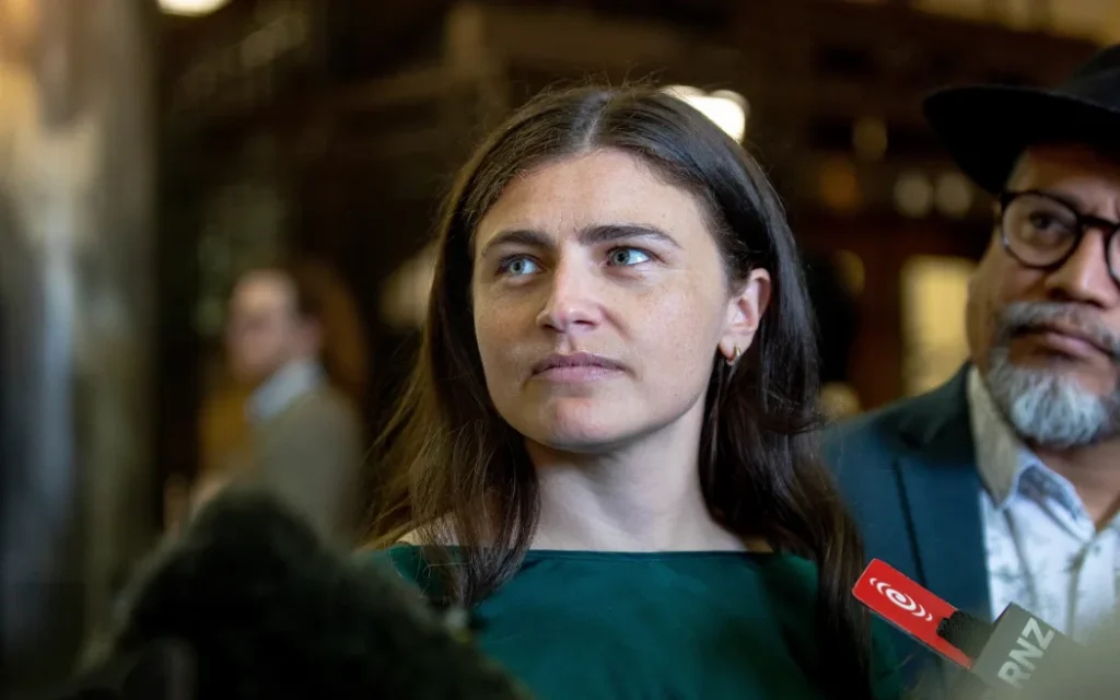 "Hãy bình tĩnh": Nữ nghị sĩ Auckland phản đối kế hoạch "đẩy" người vô gia cư ra khỏi trung tâm thành phố 1 bridge