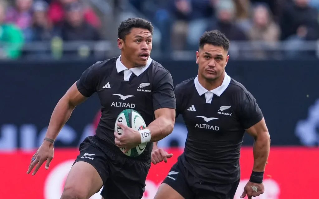 Caleb Clarke 'đen đủi' lỡ trận đại chiến Anh cùng All Blacks 1 Caleb Clarke and Quinn Tupaea.