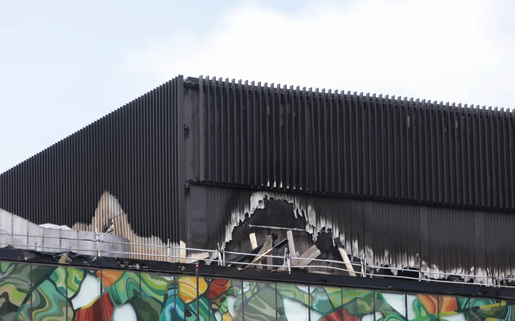 Sau nhiều năm trì hoãn, Trung tâm Hội nghị Quốc tế Auckland chính thức về tay SkyCity 2 damage from the 2019 fire photo rnz Sau nhiều năm trì hoãn, Trung tâm Hội nghị Quốc tế Auckland chính thức về tay SkyCity