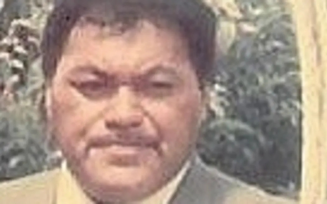 Nark: Tự do sớm, tiền bạc, chỗ ở - Nhân chứng vụ án mạng trong tù khẳng định không nói dối 5 Archival image of Darcy Te Hira wearing a grey suit.