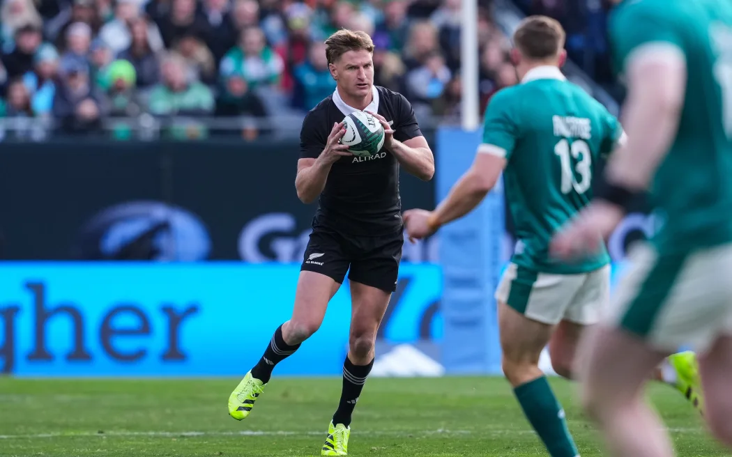 Ngôi sao All Blacks Jordie Barrett chia tay sớm chuyến du đấu phương Bắc vì chấn thương 2 Jordie Barrett playing against Ireland.