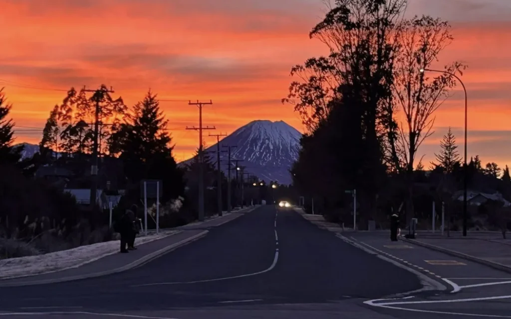 Quán cà phê dưới chân núi hồi sinh, thắp lên hy vọng mới cho vùng đất khó 1 Mt Ruapehu from the Station Waimarino, formerly National Park.
