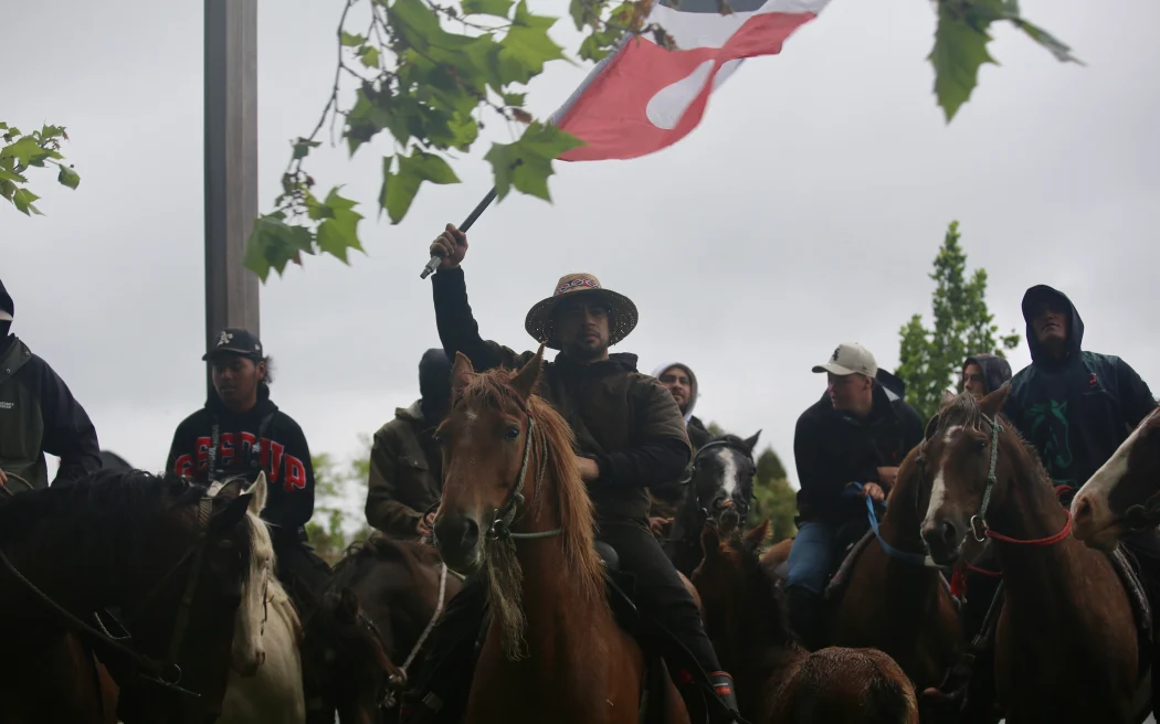 Patariki Hill joined the Rotorua hīkoi by horseback alongside his whānau.
