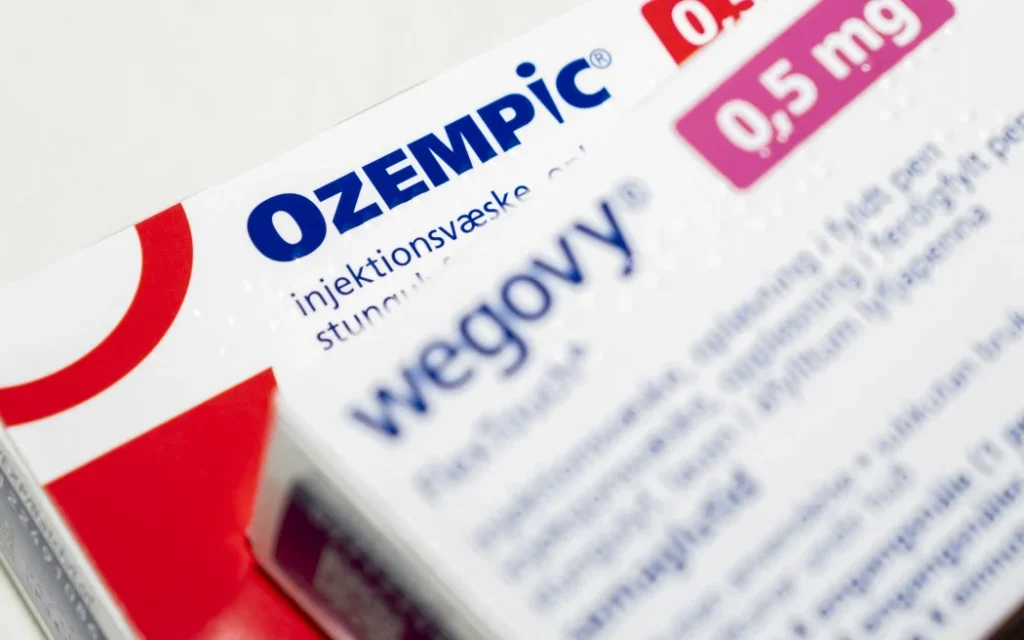 Bác sĩ hối thúc Pharmac cấp vốn cho thuốc giảm cân: Hàng ngàn người New Zealand đang chờ đợi 1 The preparations Ozempic and Wegovy from Novo Nordisk are used to treat type 2 diabetes and as a slimming agent, photographed in Copenhagen, Thursday 23 March 2023.. (Photo: Ida Marie Odgaard/Ritzau Scanpix) (Photo by Ida Marie Odgaard / Ritzau Scanpix via AFP)