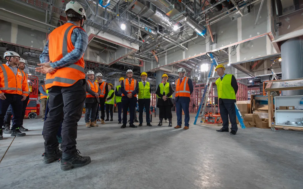 New Zealand: Chính phủ rót 75 triệu USD, tăng tốc nghiên cứu bệnh truyền nhiễm 2 Reti & Bishop Visit to PHF Science and science platform announcement