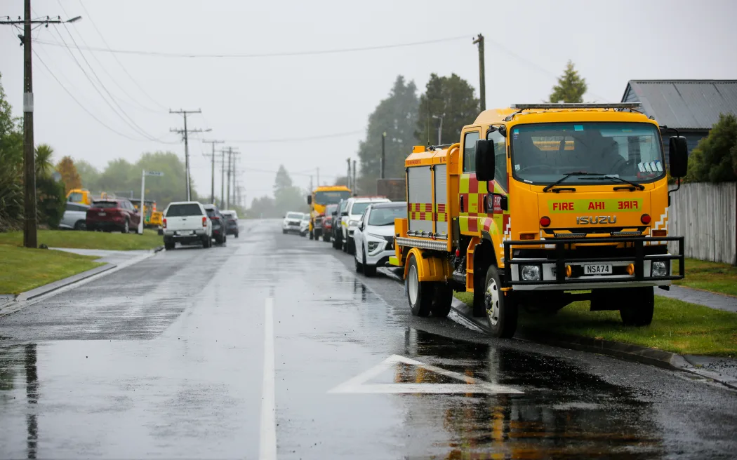 Cháy rừng Tongariro: Du khách hoảng loạn sơ tán bằng trực thăng khi tro bụi phủ kín bầu trời 2 Tongariro fire - 10 November 2025
