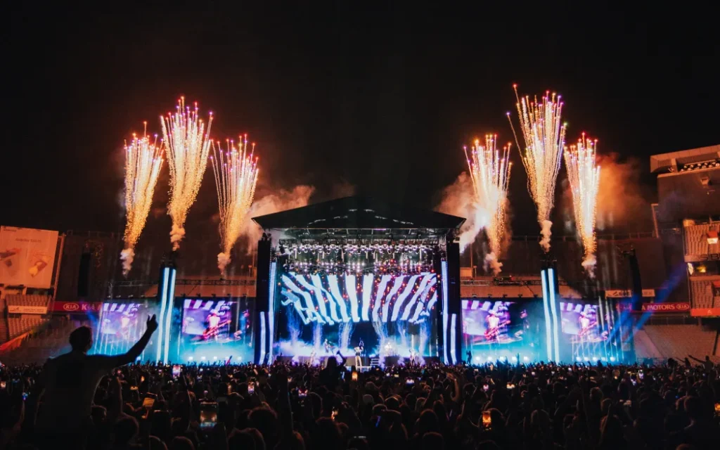 Tham vọng biến Eden Park thành 'thánh địa' âm nhạc: Ông bầu ca nhạc nói chính phủ đang 'mơ mộng hão huyền' 1 Six60 perform the first concert at Eden Park, broadcast to 11 Pacific Island countries.