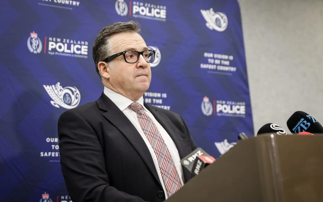 Hé lộ danh tính các sĩ quan cấp cao phanh phui vụ 'che đậy' bê bối của cựu Phó Ủy viên cảnh sát Jevon McSkimming 3 Detective Superintendent Darryl Sweeney